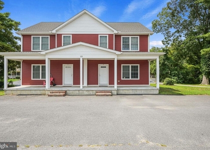 122 N West Street - Photo 1