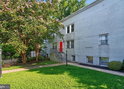 2911 8th Street Se - Photo 1