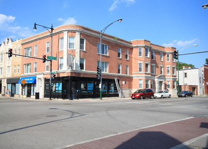 1414 W Montrose Avenue - Photo 1