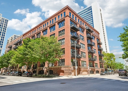 520 W Huron Street - Photo 1