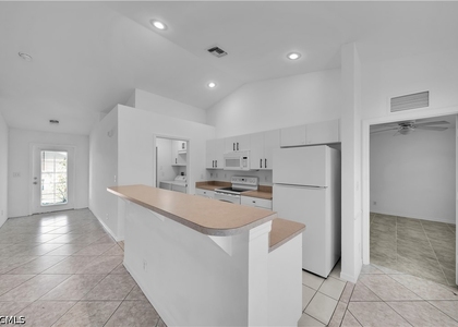 1317 Ne 1st Place - Photo 1