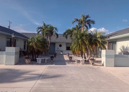 715 Se 47th Street - Photo 1