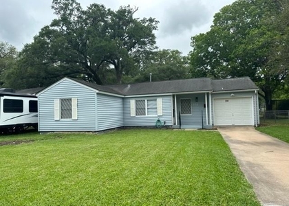230 Laurel Street - Photo 1