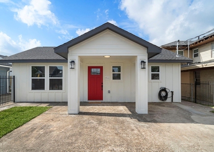 1823 Studewood Street - Photo 1
