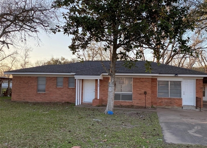 1105 Alice Street - Photo 1