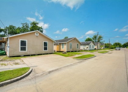 6010 Collingsworth - Photo 1