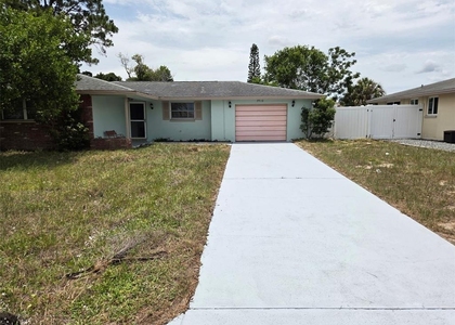 7910 Lilac Drive - Photo 1