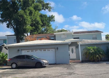 205 W Amelia Avenue - Photo 1
