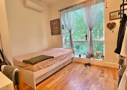 1534 Putnam Avenue - Photo 1