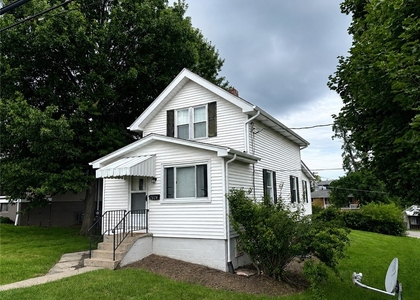 2828 Oak St - Photo 1