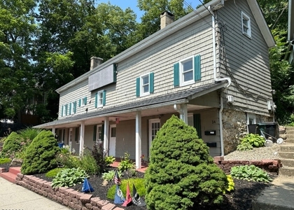 14 W Main St Apt B - Photo 1