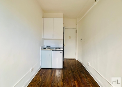 West 11 Street - Photo 1