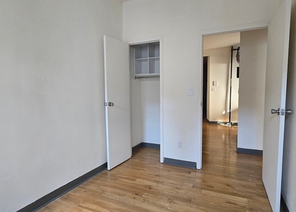 East 14 Street - Photo 1
