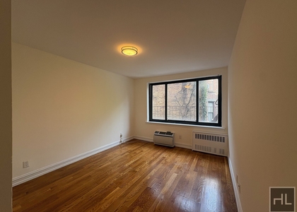 York Avenue - Photo 1