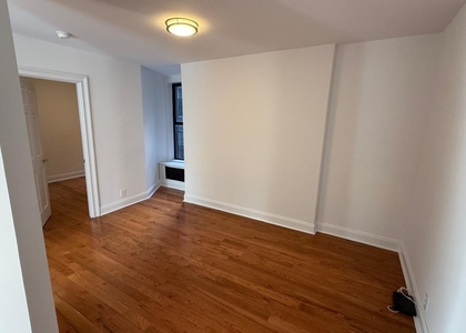 York Avenue - Photo 1