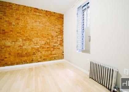 Broadway - Photo 1
