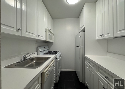West 52nd Street - Photo 1