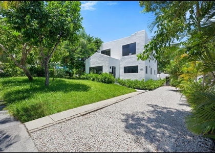 823 33rd Street - Photo 1