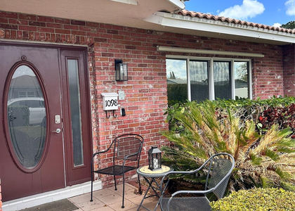 1098 Nw 15th Avenue - Photo 1