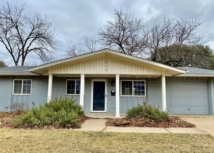 828 Kingswood Avenue - Photo 1