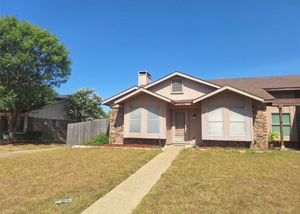 3946 Queens Court - Photo 1