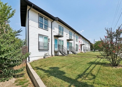 321 E 8th Street - Photo 1