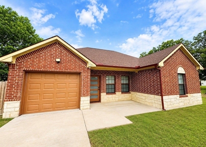 703 Perry Avenue - Photo 1