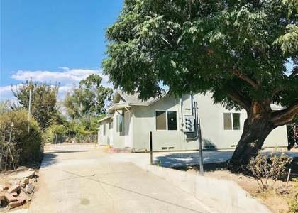 416 W Francis Street - Photo 1