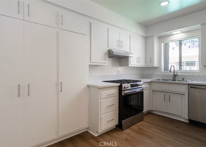4653 Fulton - Photo 1