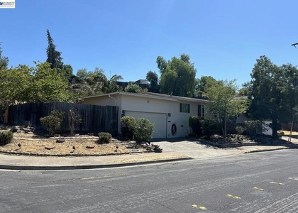 632 Shaddick - Photo 1