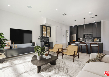 1815 Barry Avenue - Photo 1