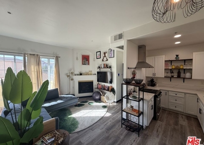 7033 La Tijera Boulevard - Photo 1
