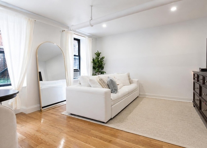 29 West 12th Street - Photo 1