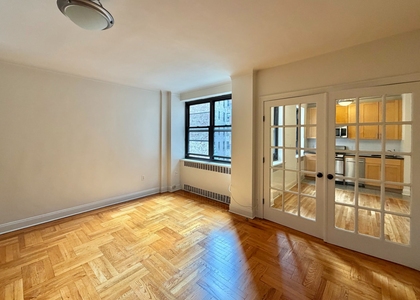 700 Fort Washington Avenue - Photo 1