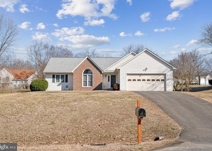 17 S Pointe Lane - Photo 1