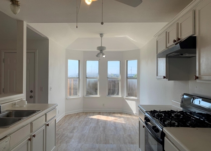 210 Evergreen Cir - Photo 1