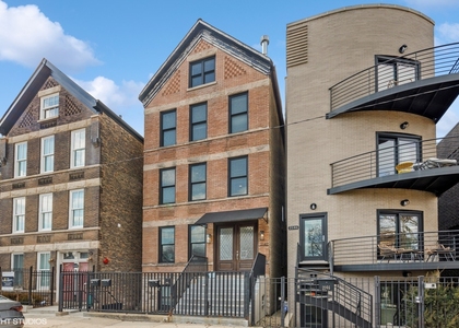 2142 N Oakley Avenue - Photo 1