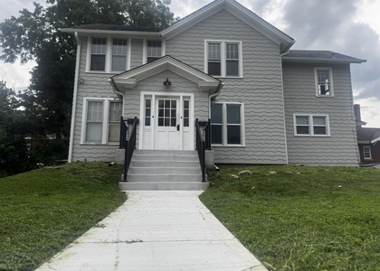105 University Street - Photo 1