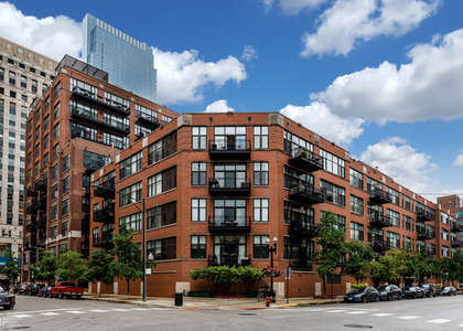 333 W Hubbard Street - Photo 1