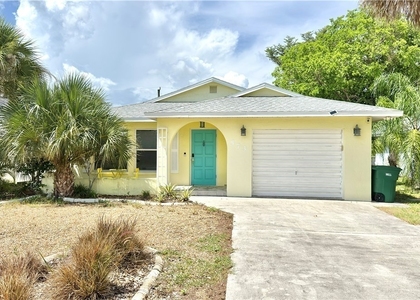 573 108th Avenue N - Photo 1