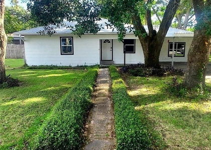 3016 Lincoln Street - Photo 1