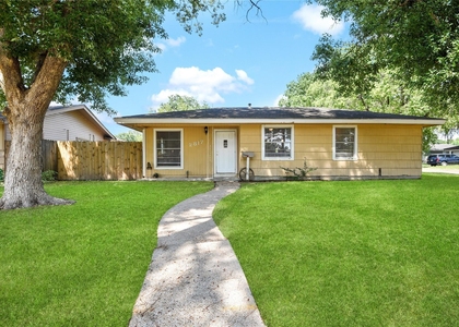 2817 Lancaster Lane - Photo 1