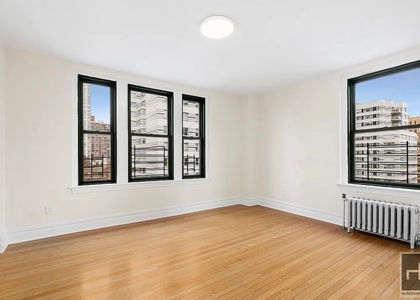East 68 Street - Photo 1