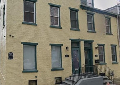 926 W Walnut Street - Photo 1