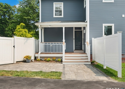220 West Avenue - Photo 1