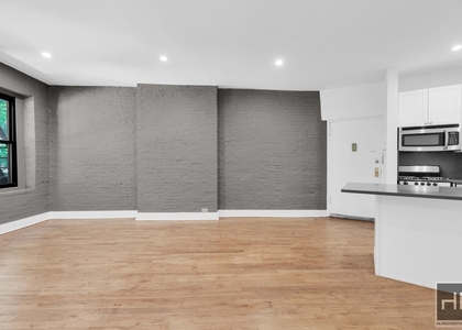 East 95 Street - Photo 1
