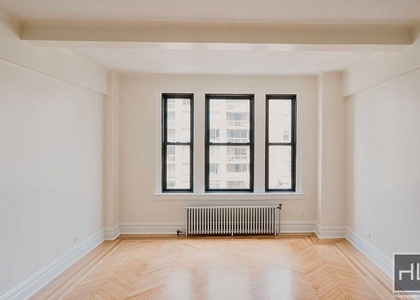 East 68 Street - Photo 1