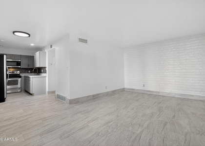 2925 N 38th Street - Photo 1