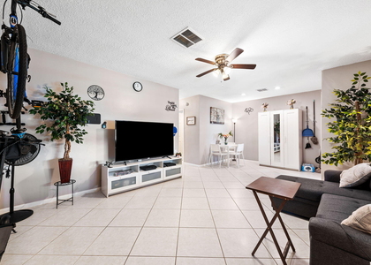 2100 Ne 38th Street - Photo 1