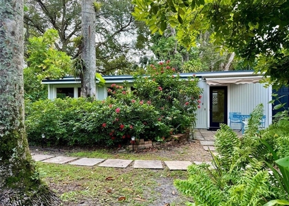 737 Sw 14th Avenue - Photo 1